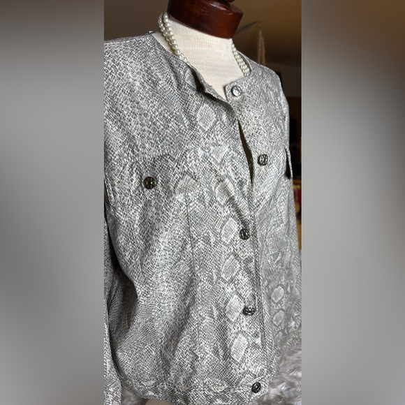 Ashley By 26 International Gray Snake Print Bomber Jean Jacket Large - Picture 2 of 7